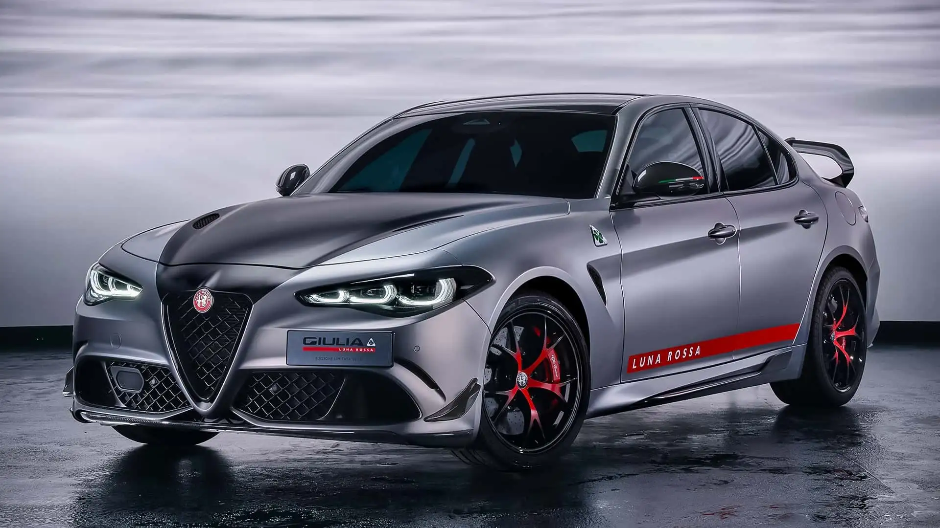 Alfa Romeo Giulia Quadrifoglio Luna Rossa
