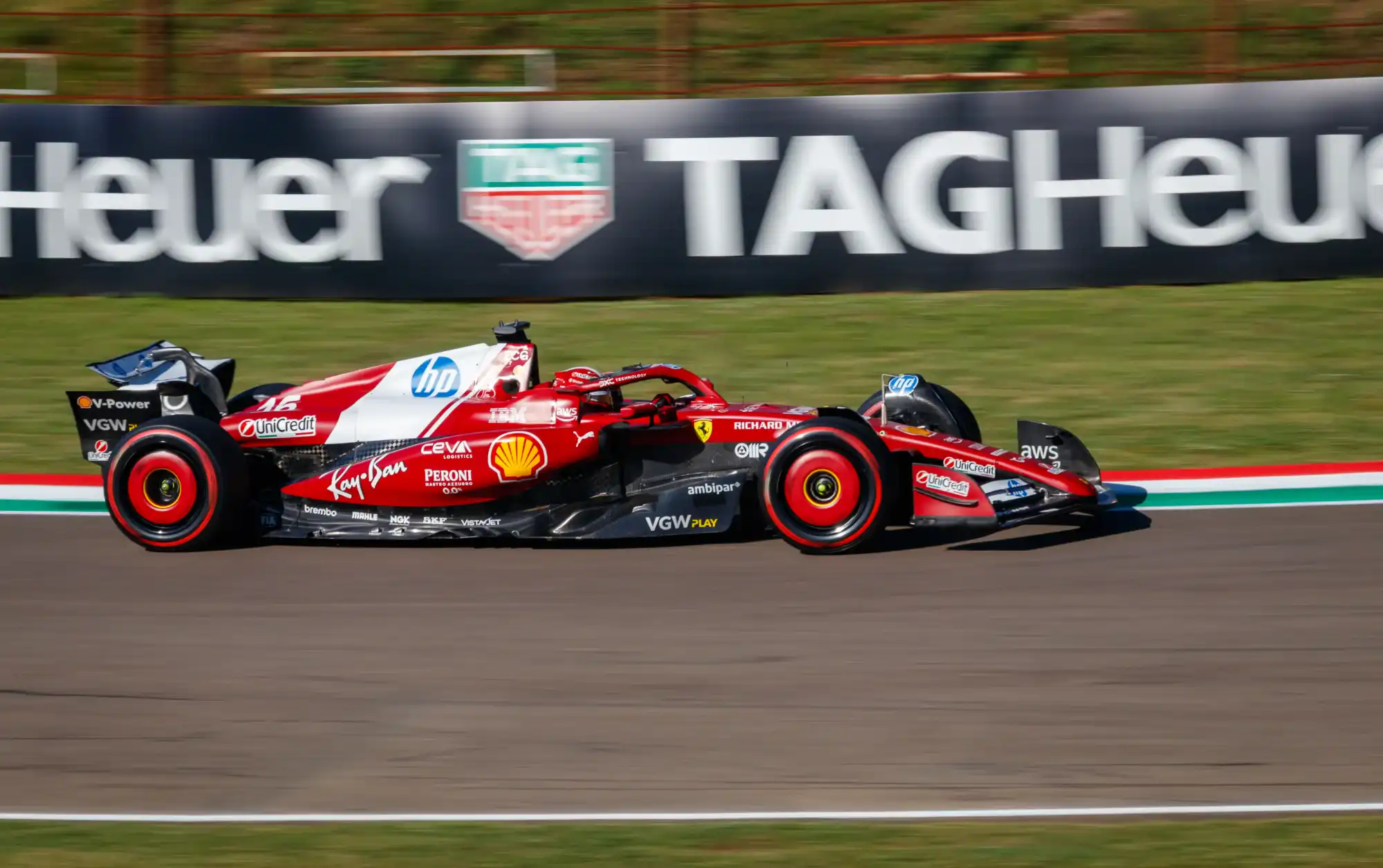 Charles Leclerc en Imola en 2025