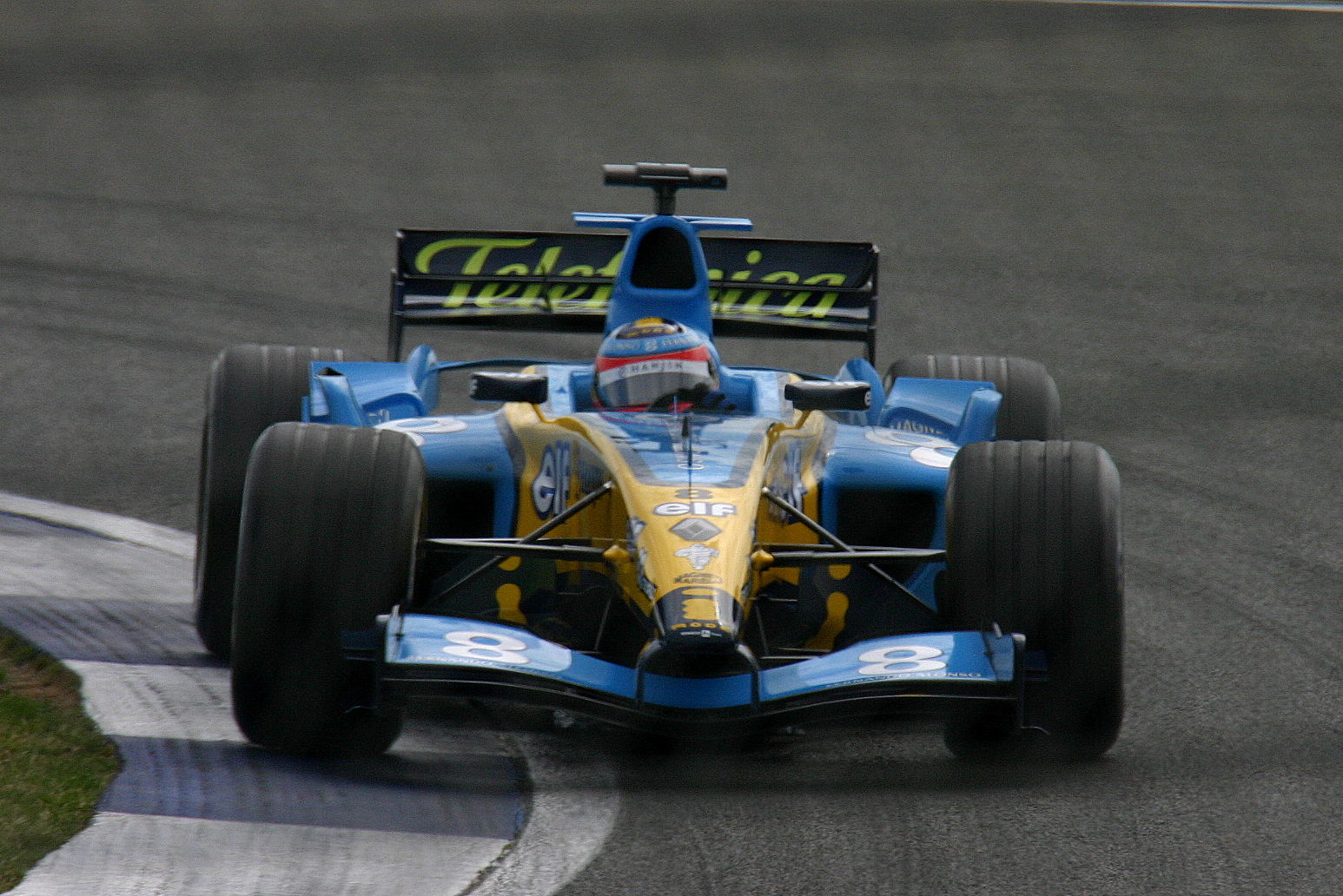 Fernando Alonso en un entrenamiento en 2004.