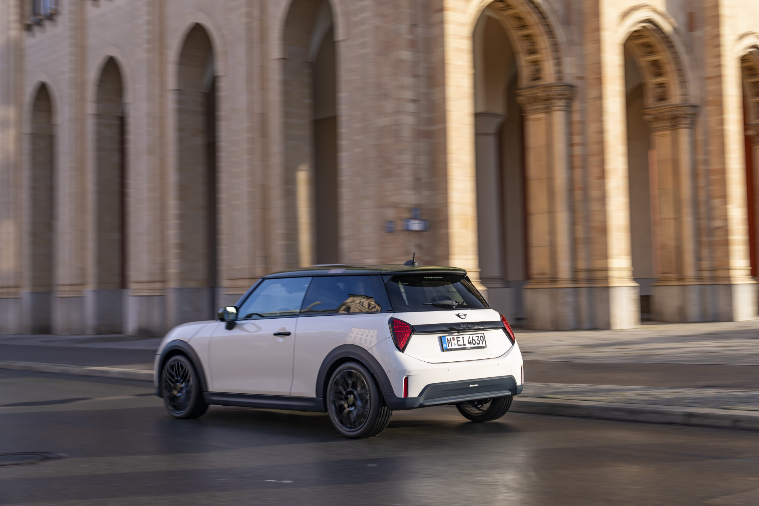 MINI Cooper SE Paul Smith Edition
