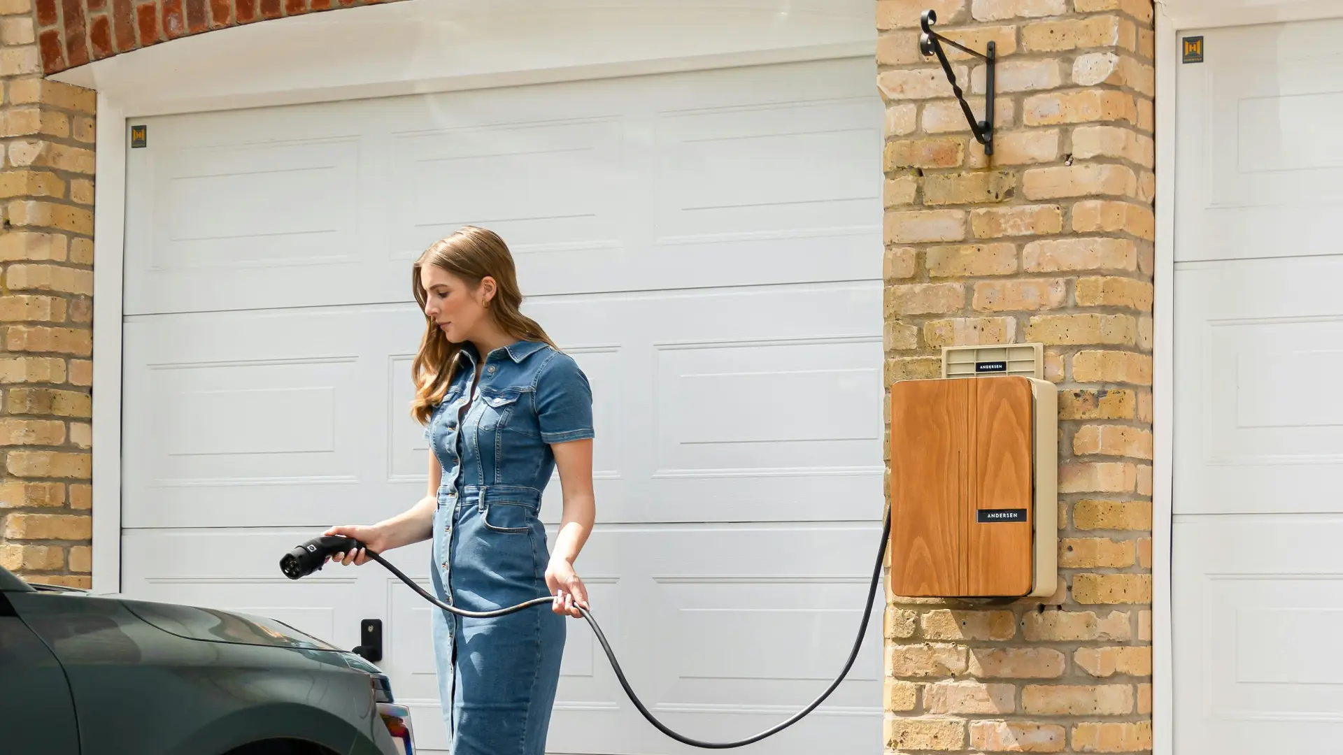 Cargar un coche eléctrico a día de hoy es la opción más barata que existe para moverte