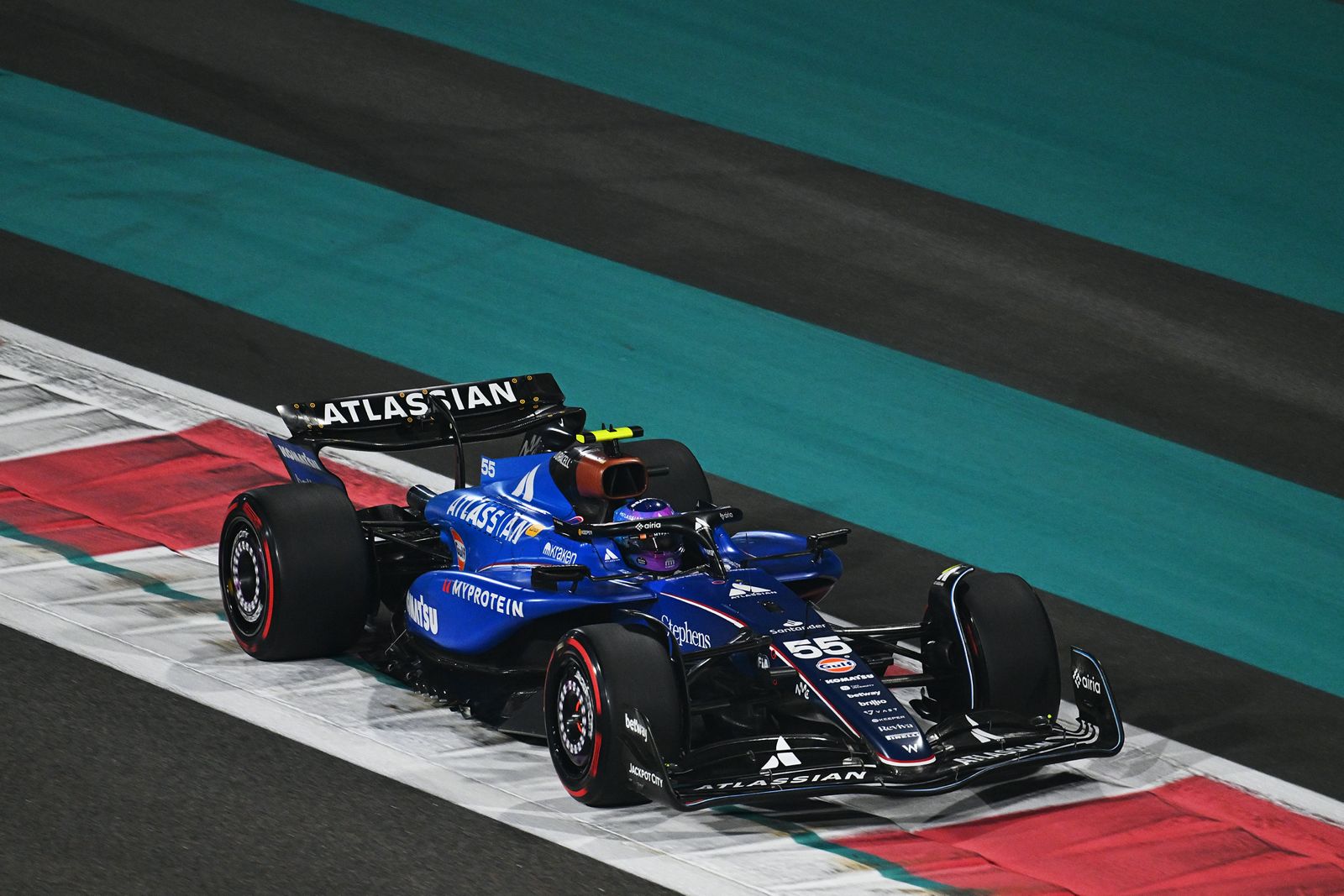 Carlos Sainz a los mandos del Atlassian Williams F1 Team FW47 la pasada temporada