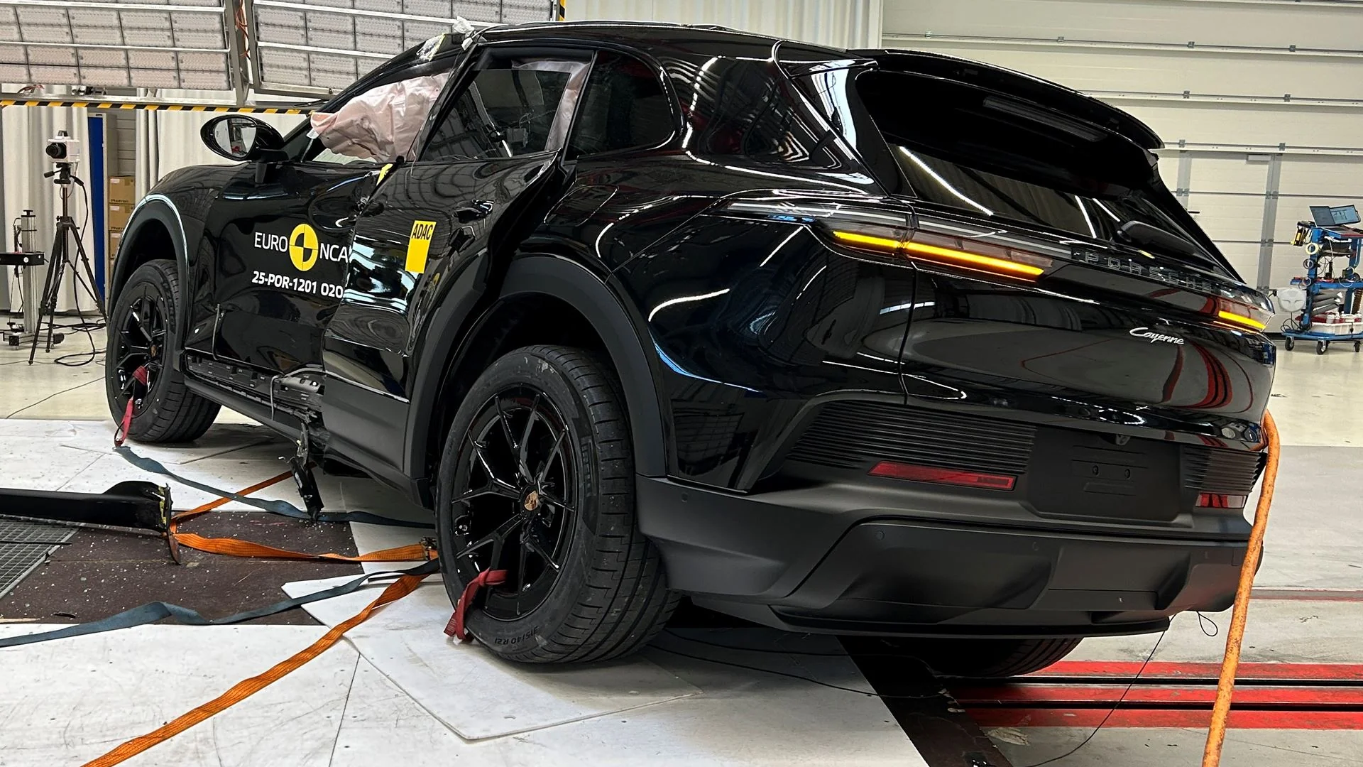 Porsche Cayenne test Euro NCAP 2025