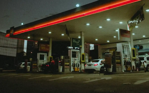 La OCU denuncia a las gasolineras ante la CNMC: subidas coordinadas, injustificadas y las peores de Europa